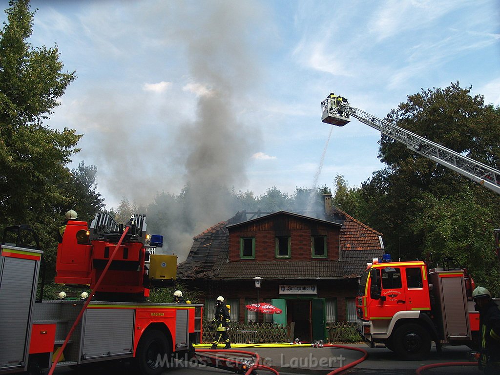 Brand Schuetzenhof Neusser Landstr P5420.JPG